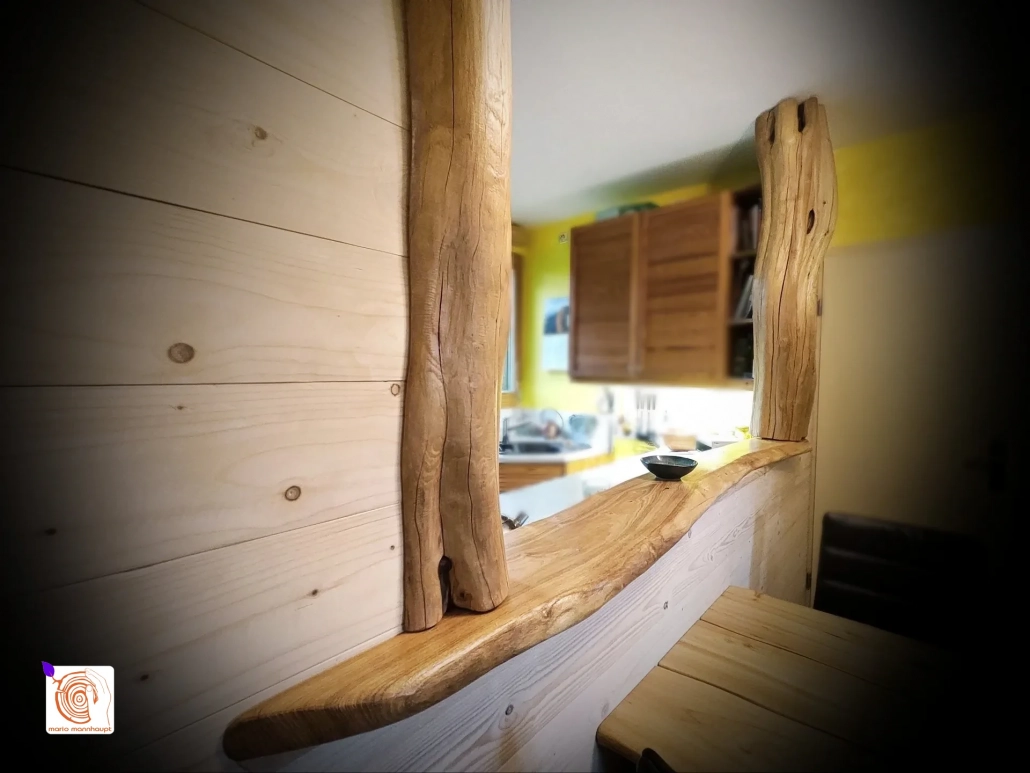 Wohnraumdesign mit Holz - Geschwungene Barplatte , natürlich krumm gewachsen