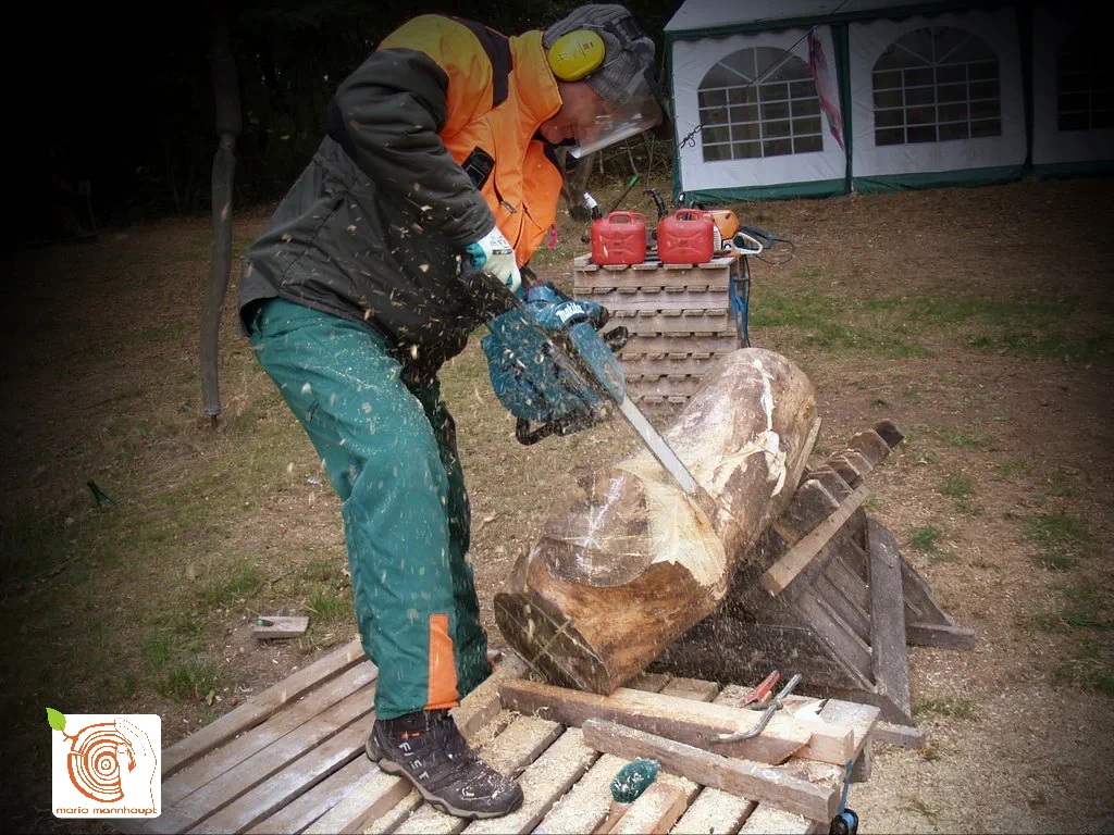 102 Bildhauerkurs K2 mit Kettensaege by mario mannhaupt