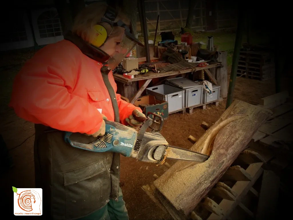 106 Bildhauerkurs K2 mit Kettensaege by mario mannhaupt