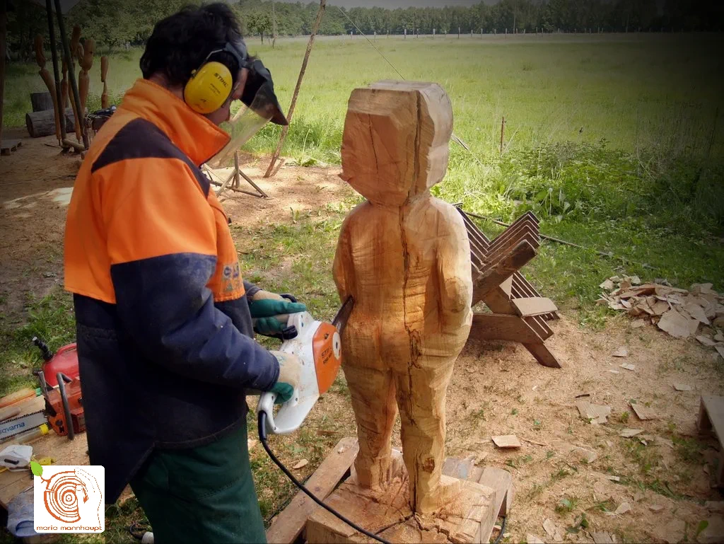 11 Bildhauerkurs K2 mit Kettensaege by mario mannhaupt