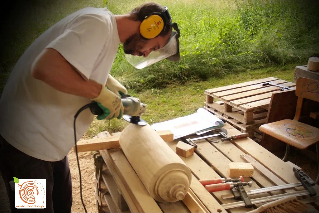 22 Bildhauerei mit Holz - 3-Tage-Workshop K1