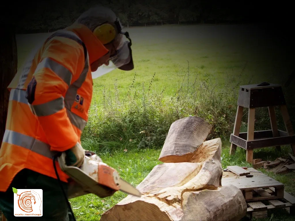 24 Bildhauerkurs K2 mit Kettensaege by mario mannhaupt