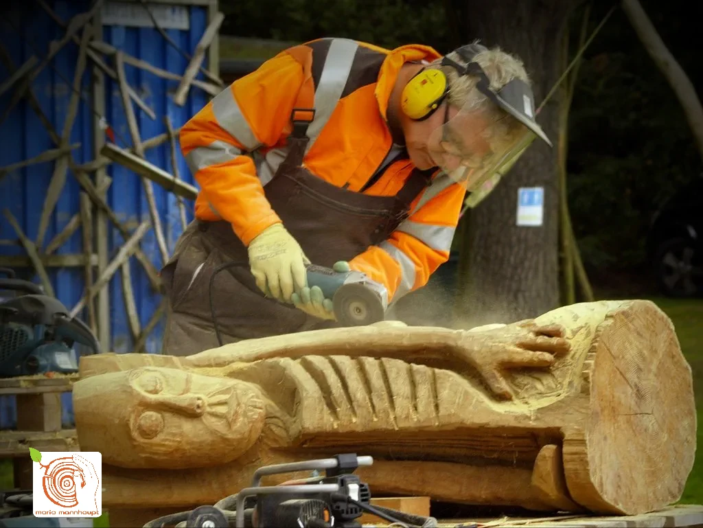 25 Bildhauerkurs K2 mit Kettensaege by mario mannhaupt