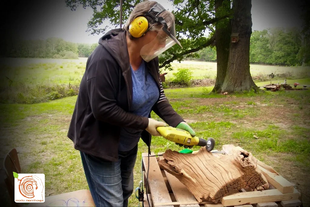 33 Bildhauerei mit Holz - 3-Tage-Workshop K1 Bildhauerei mit Holz - 3-Tage-Workshop K1