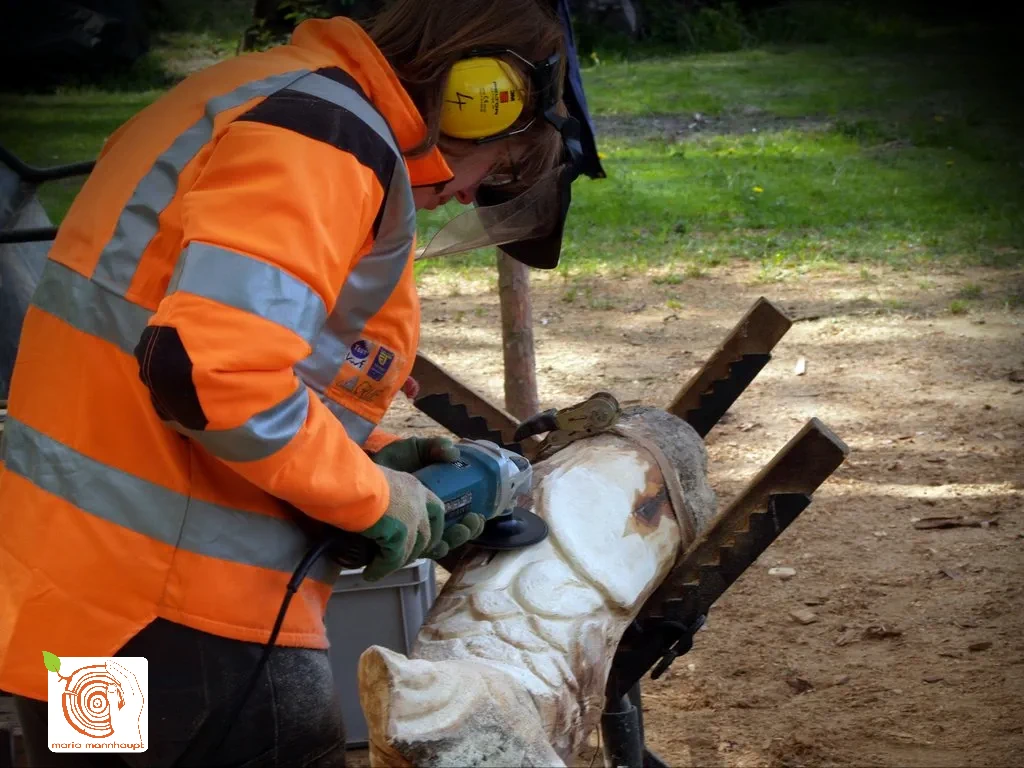 36 Bildhauerkurs K2 mit Kettensaege by mario mannhaupt