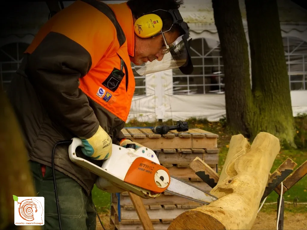 45 Bildhauerkurs K2 mit Kettensaege by mario mannhaupt