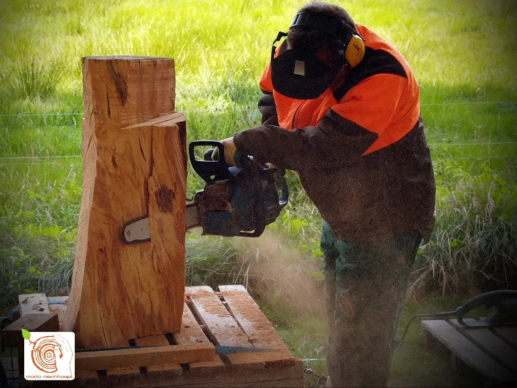 59 Bildhauerkurs K2 mit Kettensaege by mario mannhaupt